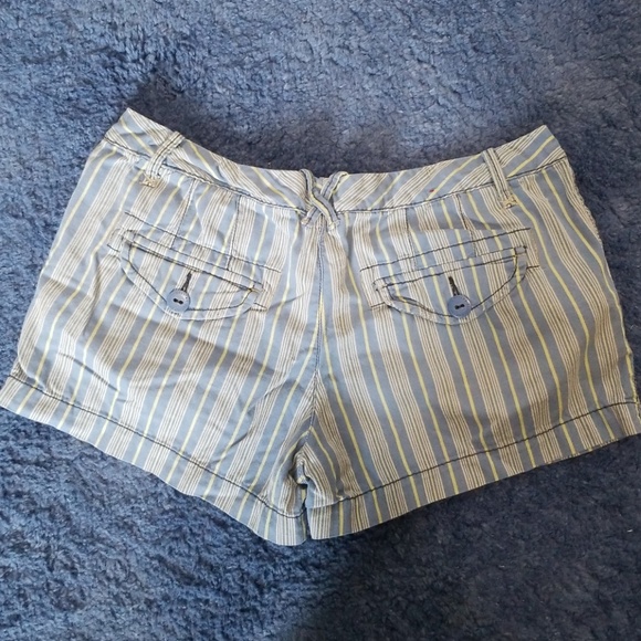 Striped shorts - Picture 2 of 3